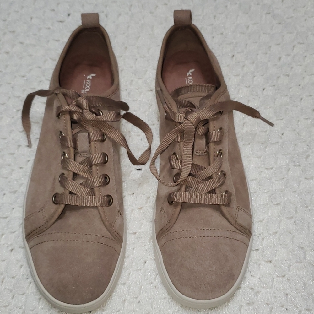 Koolaburra by ugg shoes 🤎🤍